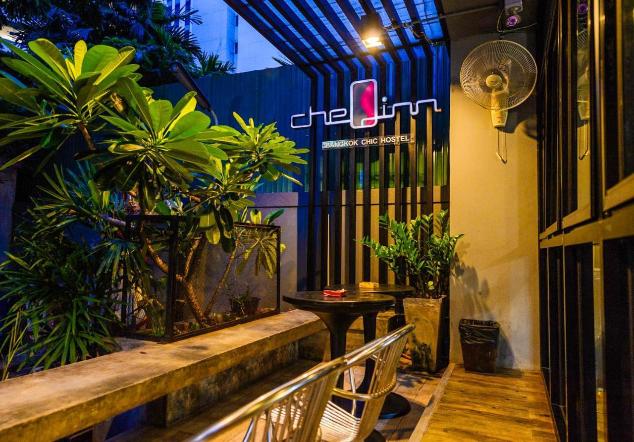 Cheqinn Hostel - Sukhumvit 4 Nana Plaza Banguecoque Exterior foto