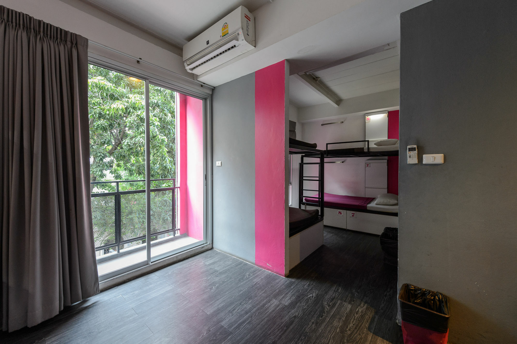 Cheqinn Hostel - Sukhumvit 4 Nana Plaza Banguecoque Exterior foto